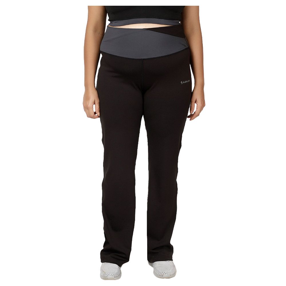 Studioactiv - Flow Straight Pants Curvy - Black