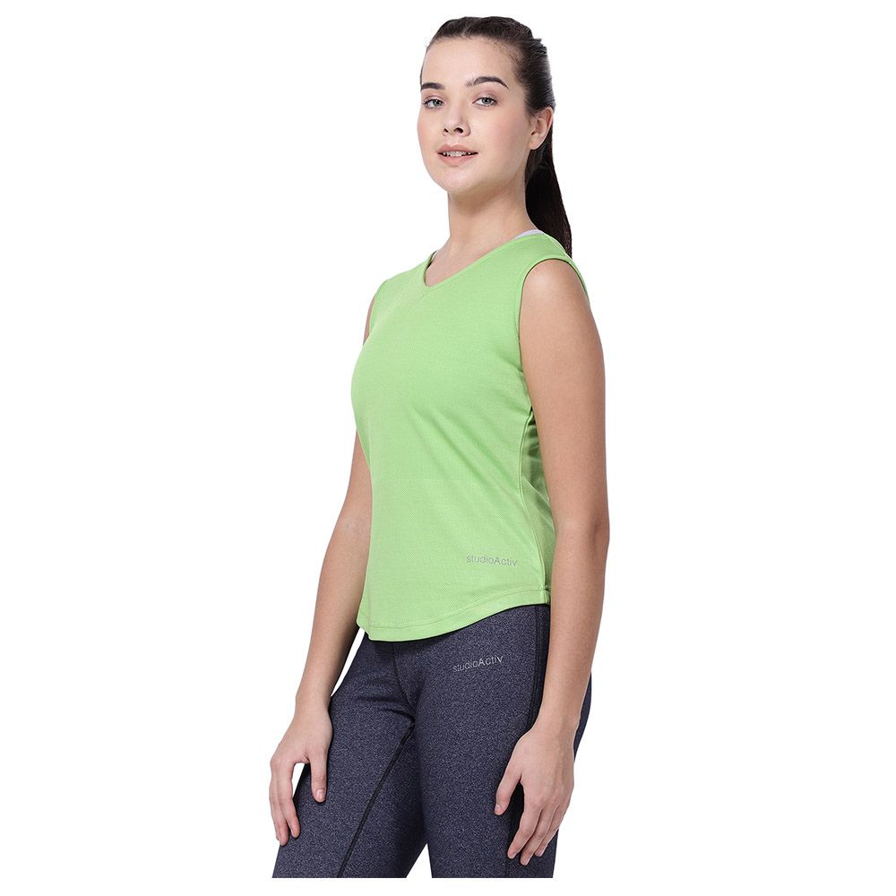 Studioactiv - Sleeveless Graceful Lady Tee Curvy - Neo-Green