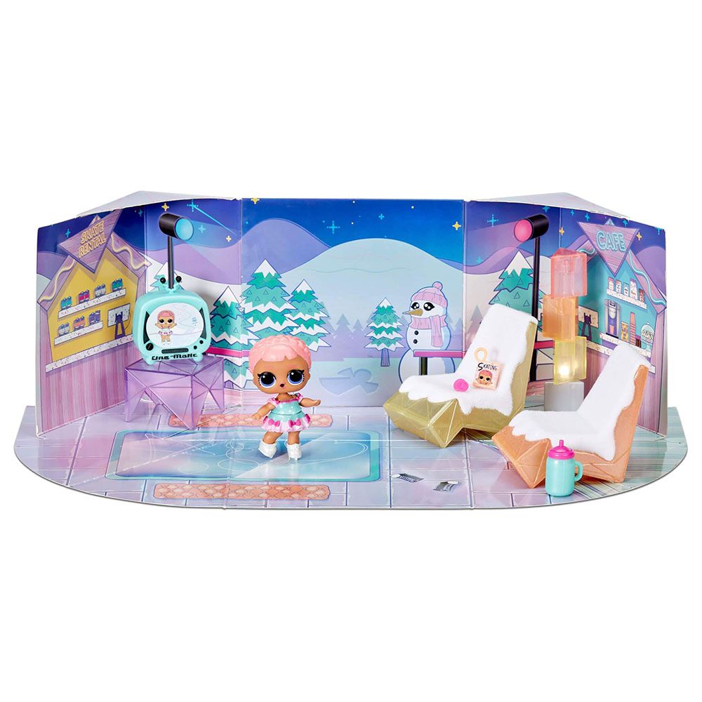 L.O.L. Surprise - Winter Chill Spaces Furniture w/ Ice Sk8Er Doll