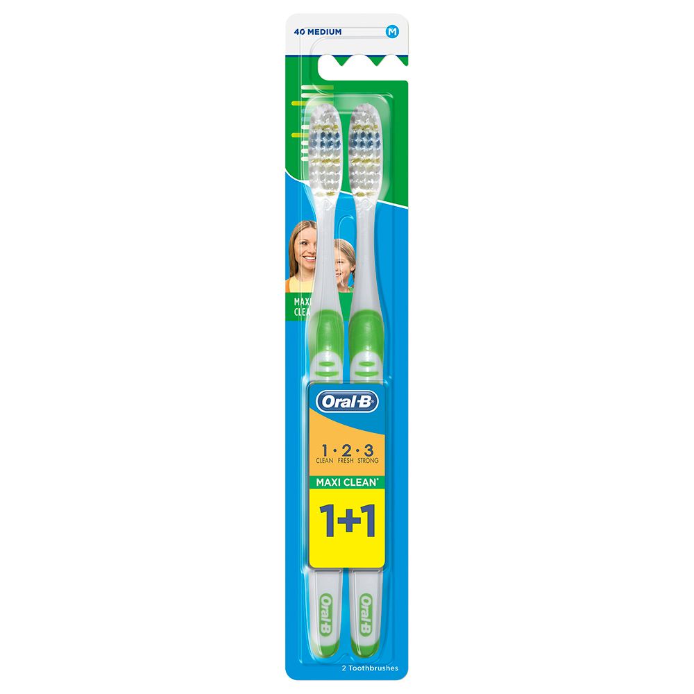 Oral-B Maxi Clean Manual Toothbrush Medium Dual Pack