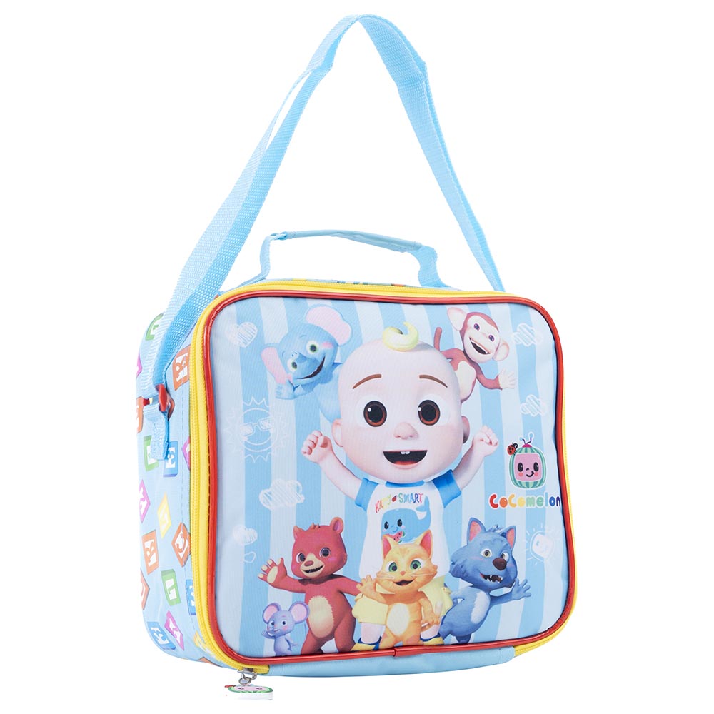 https://www.mumzworld.com/media/catalog/product/cache/8bf0fdee44d330ce9e3c910273b66bb2/a/t/atc-cm101-230-cocomelon-insulated-lunch-bag-blue-1689853988.jpg