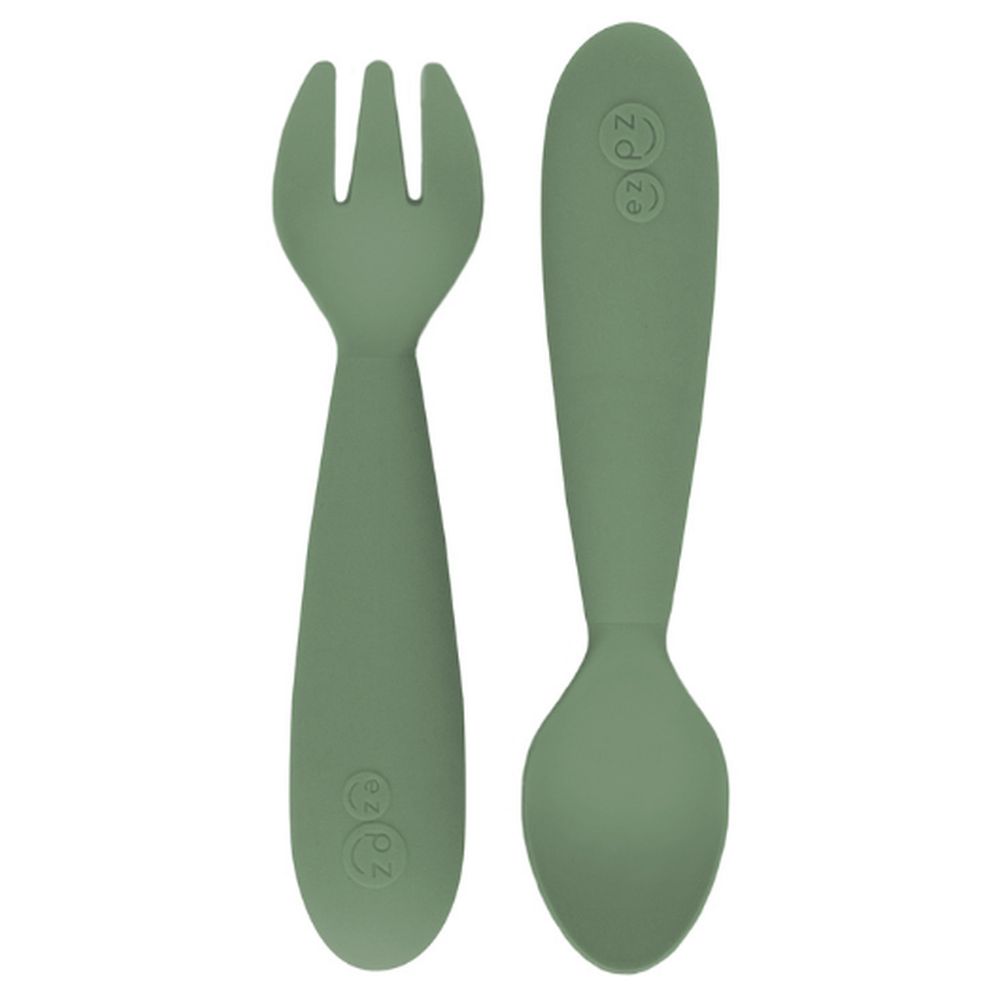 https://www.mumzworld.com/media/catalog/product/cache/8bf0fdee44d330ce9e3c910273b66bb2/j/b/jbc-eumuo001-ezpz-mini-utensils-spoon-fork-olive-1643886848.jpg