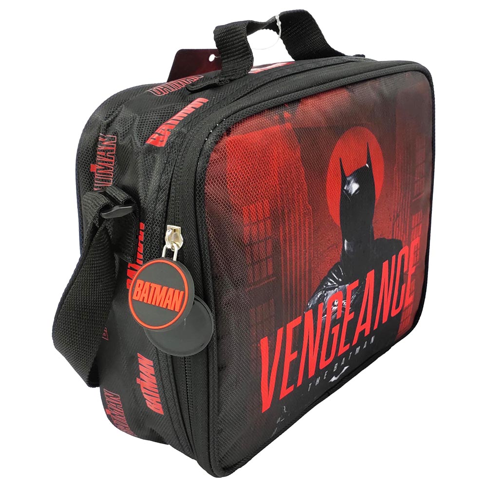 https://www.mumzworld.com/media/catalog/product/cache/8bf0fdee44d330ce9e3c910273b66bb2/t/c/tc-tbt22bmvnlb331-warner-bros.-batman-vengeance-lunch-bag-1658747599.jpg