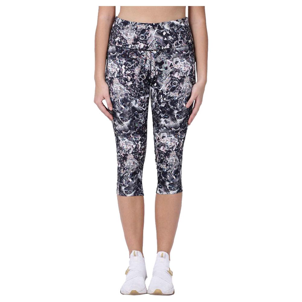 Studioactiv - Cosmic Print Fashion Capri - Black