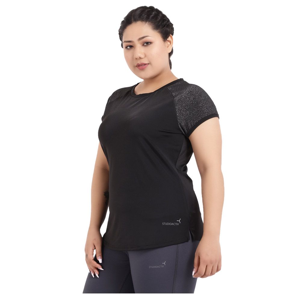 Studioactiv - Shimmer Feel Free Tee Curvy - Black