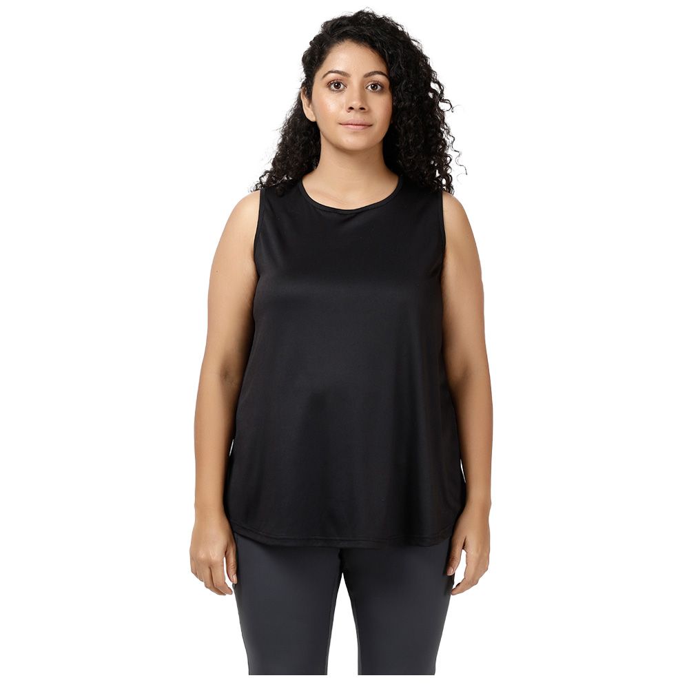 Studioactiv - Back Slit Tee Curvy - Black