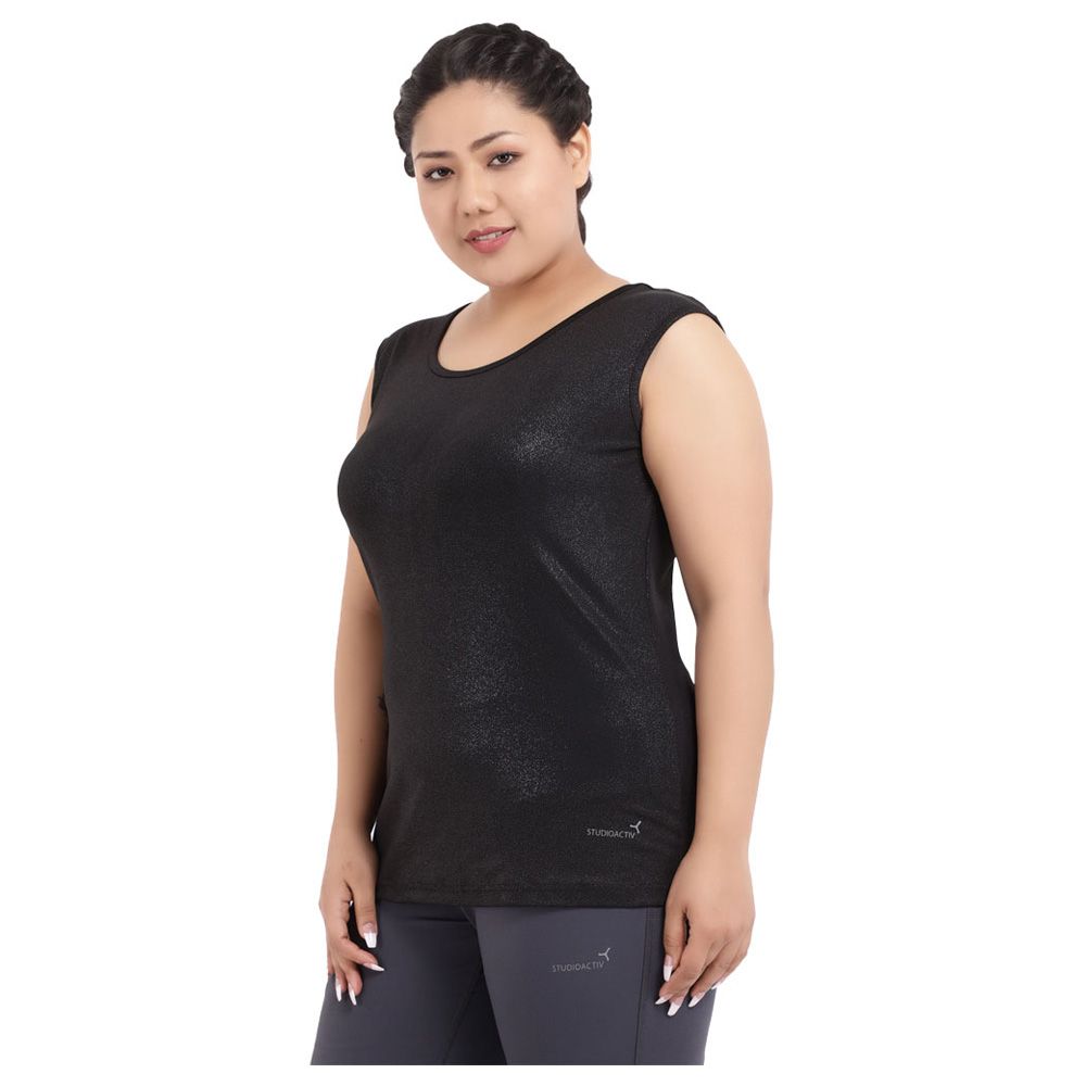 Studioactiv - Shimmer Twisty Back Tee Curvy - Black