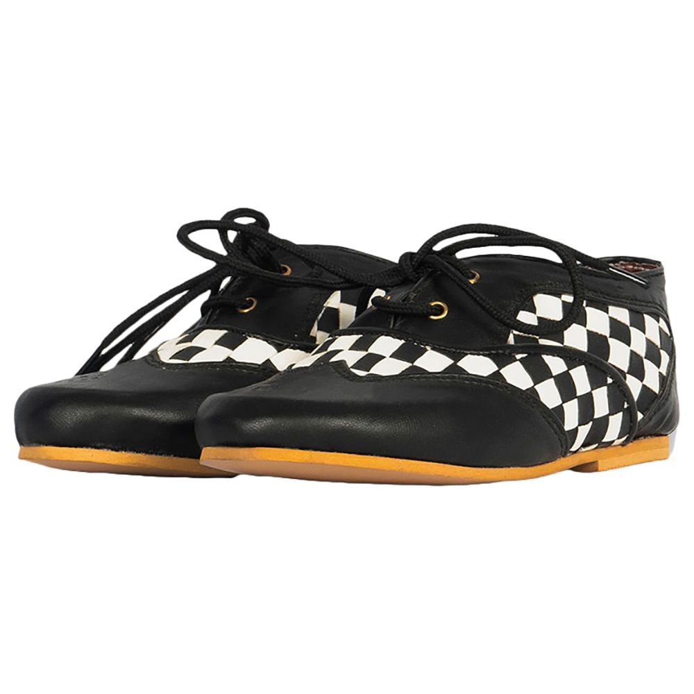 Arooq - Woven Unisex Brogues - Black & White